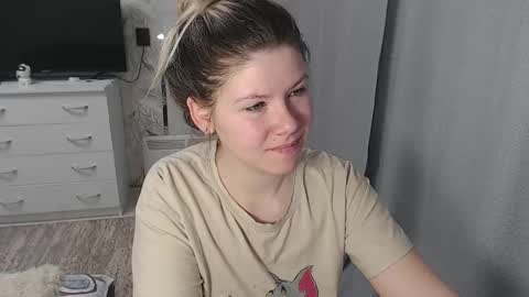 Snapshot of melissa__ray chatting on 13, 2, 2025 Melissa  Ray online show from 13, 2, 2025