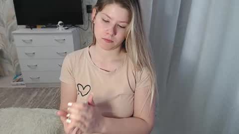 Snapshot of melissa__ray chatting on 17, 2, 2025 Melissa  Ray online show from 17, 2, 2025