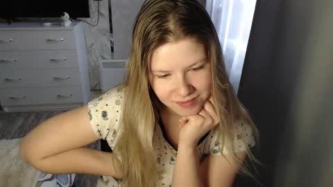 Snapshot of melissa__ray chatting on 19, 2, 2025 Melissa  Ray online show from 19, 2, 2025