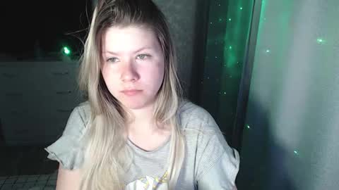 Snapshot of melissa__ray chatting on 5, 3, 2025 Melissa  Ray online show from 5, 3, 2025