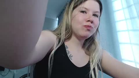 Snapshot of melissa__ray chatting on 11, 3, 2025 Melissa  Ray online show from 11, 3, 2025
