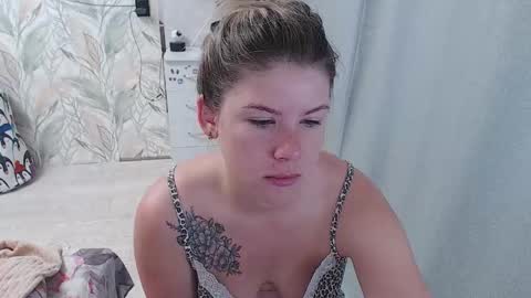 Snapshot of melissa__ray chatting on 17, 9, 2025 Melissa  Ray online show from 17, 9, 2025