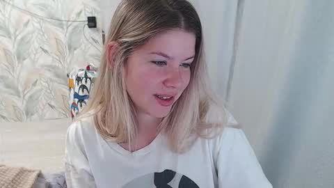 Snapshot of melissa__ray chatting on 22, 9, 2025 Melissa  Ray online show from 22, 9, 2025