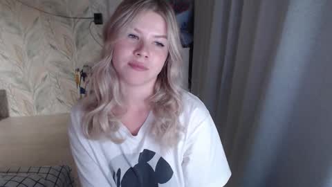 Snapshot of melissa__ray chatting on 28, 9, 2025 Melissa  Ray online show from 28, 9, 2025