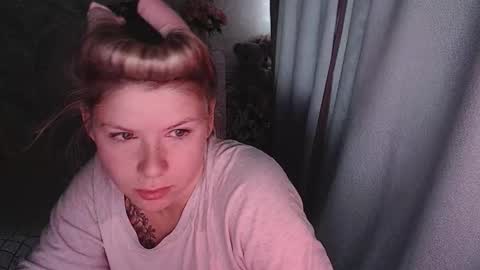 Snapshot of melissa__ray chatting on 25, 10, 2025 Melissa  Ray online show from 25, 10, 2025