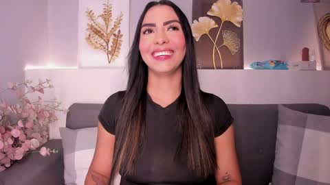 Snapshot of melissa__saenz_ chatting on 25, 4, 2026 M E L I S S A online show from 25, 4, 2026