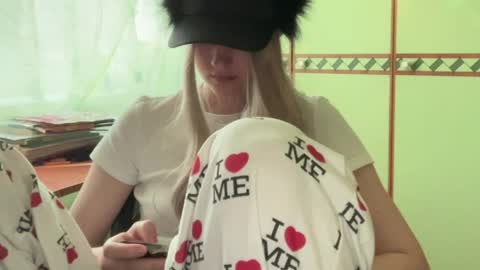 cutebutnyet online show from 2, 4, 2026