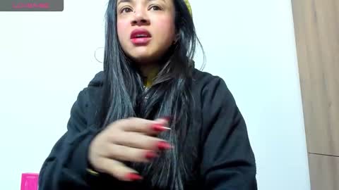 Snapshot of mellanie33 chatting on 18, 12, 2025 mellanie online show from 18, 12, 2025