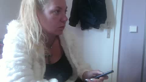 Snapshot of melli23 chatting on 16, 5, 2026 Melli online show from 16, 5, 2026