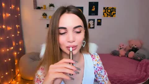 Tessa online show from 8, 2, 2025