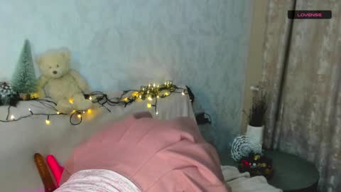 MelMooon online show from 2, 1, 2025