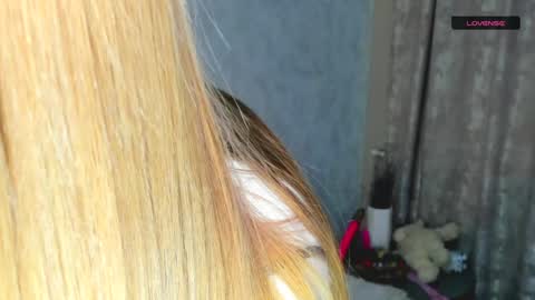 MelMooon online show from 4, 1, 2025