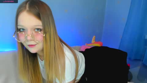 MelMooon online show from 8, 2, 2025