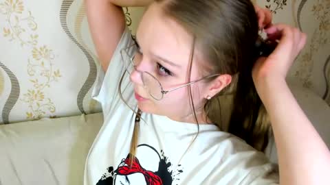 MelMooon online show from 15, 9, 2025