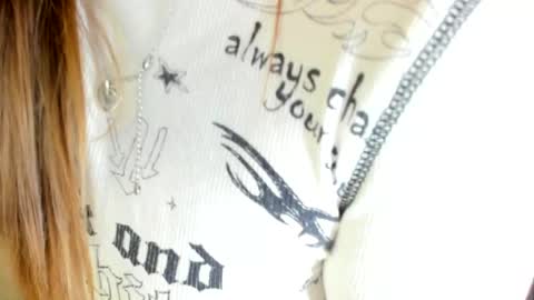 MelMooon online show from 4, 10, 2025