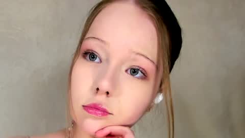 Snapshot of melmooon chatting on 17, 6, 2026 MelMooon online show from 17, 6, 2026
