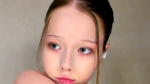 Snapshot of melmooon chatting on 11, 7, 2026 MelMooon online show from 11, 7, 2026