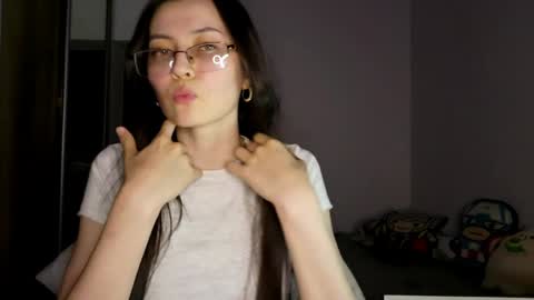 Snapshot of melodeehayden chatting on 19, 5, 2026 Nika online show from 19, 5, 2026