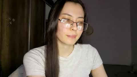 Snapshot of melodeehayden chatting on 24, 5, 2026 Nika online show from 24, 5, 2026