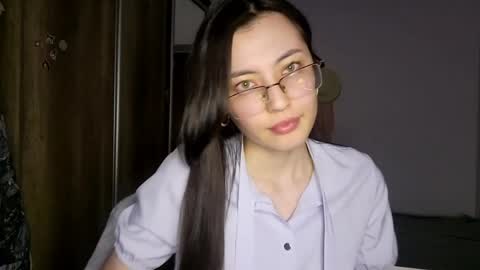 Snapshot of melodeehayden chatting on 27, 5, 2026 Nika online show from 27, 5, 2026