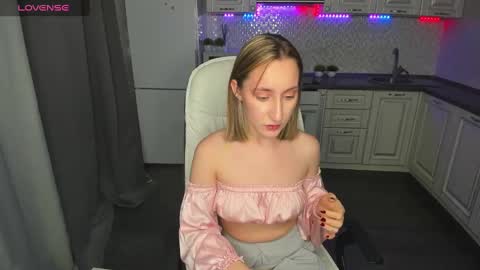 Snapshot of melodyoflovee chatting on 13, 12, 2024 Kaylie online show from 13, 12, 2024