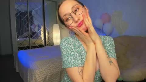 Snapshot of melodyoflovee chatting on 15, 2, 2025 Kaylie online show from 15, 2, 2025