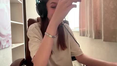 Hi Im Aria 18 years old online show from 4, 10, 2025