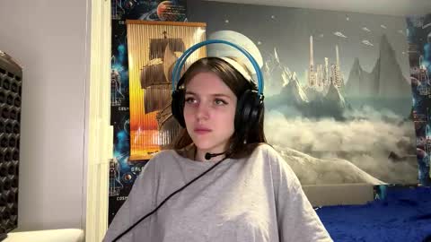 Hi Im Aria 18 years old online show from 11, 11, 2025