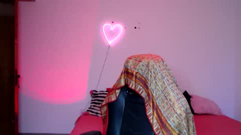 Snapshot of melunderline chatting on 25, 5, 2026 Mel online show from 25, 5, 2026
