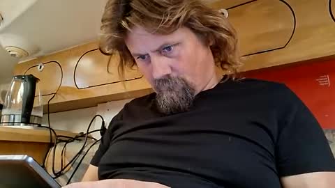 Snapshot of men10_12_1983 chatting on 26, 9, 2025 men10_12_1983 online show from 26, 9, 2025