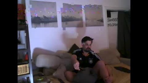 Snapshot of menace2dennis chatting on 22, 5, 2026 Dennis2Menace online show from 22, 5, 2026
