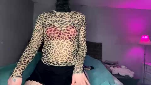 meowmeow_emma online show from 6, 11, 2025