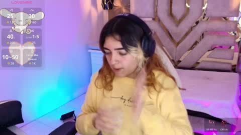 Snapshot of meraki_fraise chatting on 6, 11, 2025 online show from 6, 11, 2025