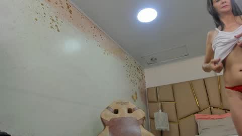 Snapshot of meredith_huntt chatting on 4, 4, 2026 Meredith Huntt online show from 4, 4, 2026