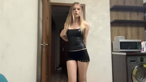 Snapshot of merrileesmoldt chatting on 26, 6, 2026 Stefani online show from 26, 6, 2026