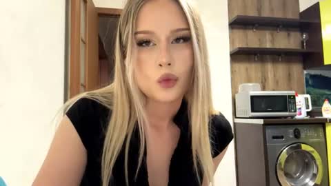 Snapshot of merrileesmoldt chatting on 27, 6, 2026 Stefani online show from 27, 6, 2026