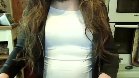 messyxdresser online show from 10, 3, 2025