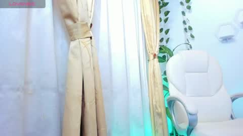 Snapshot of mia18___ chatting on 27, 4, 2026 Mia online show from 27, 4, 2026