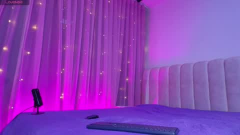 Snapshot of mia_0_ chatting on 6, 2, 2026 Emi online show from 6, 2, 2026