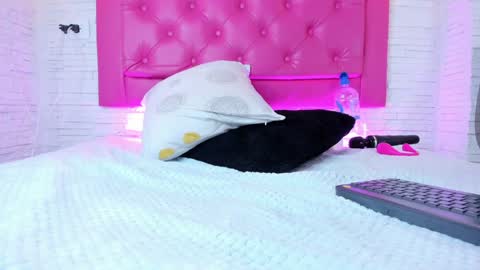 Mia Blonde online show from 30, 1, 2025