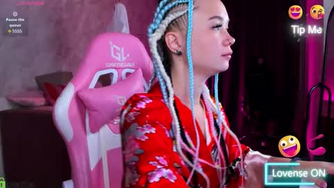 Mia  GMT7 Mon Tue Wen Thur 1000am-0300pm Sat 0300am-0900am online show from 30, 10, 2025