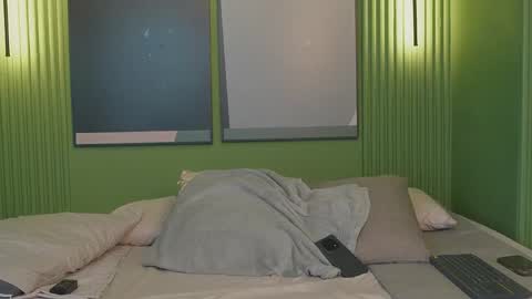 Belmont and Mia online show from 18, 4, 2026