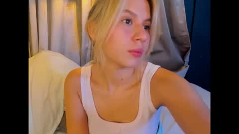 Snapshot of mia_curry chatting on 8, 6, 2026 M I A online show from 8, 6, 2026