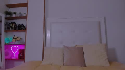 Sarah Luna online show from 3, 3, 2025