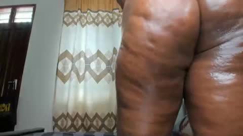 Snapshot of mia_ebbony chatting on 23, 10, 2025 mia_ebbony online show from 23, 10, 2025