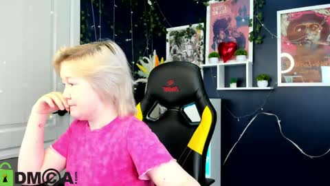 Snapshot of mia_ferd chatting on 8, 5, 2026 Mia online show from 8, 5, 2026