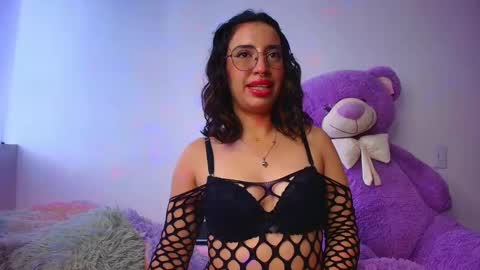 Mia flames online show from 12, 11, 2025