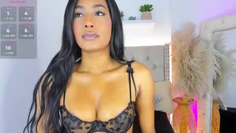 mia_juicy_ online show from 28, 9, 2025