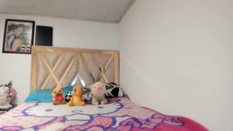 mia kaneee online show from 11, 11, 2025