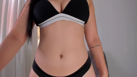 MIA LOVE   online show from 16, 4, 2026